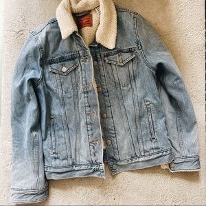 Levi’s sherpa lined denim jacket